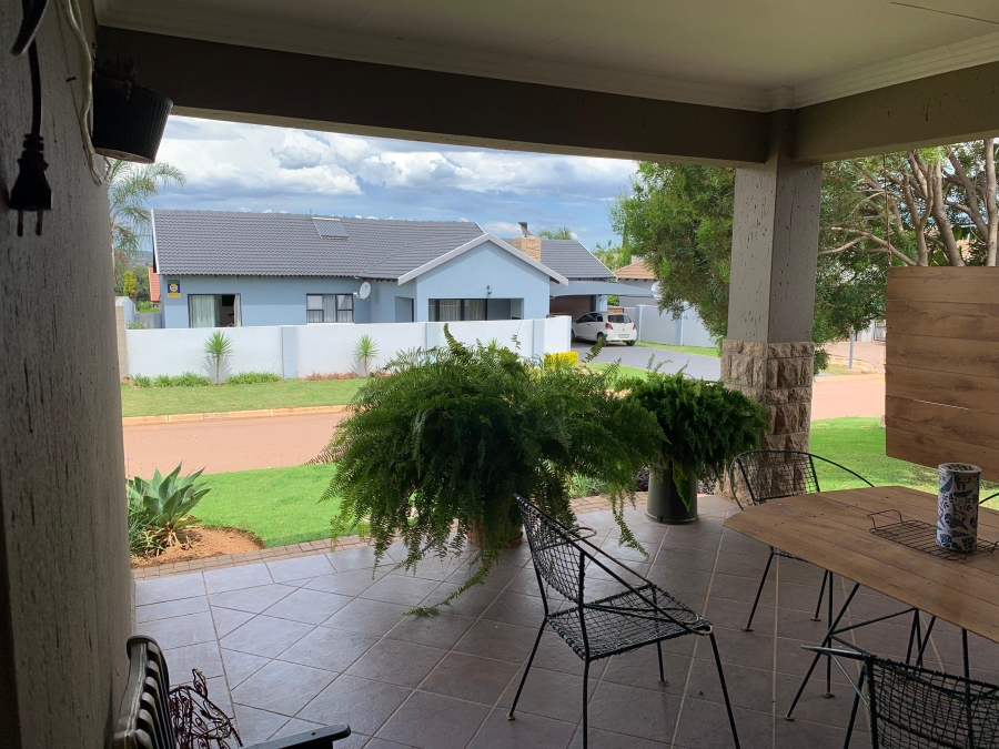 To Let 3 Bedroom Property for Rent in Melodie North West